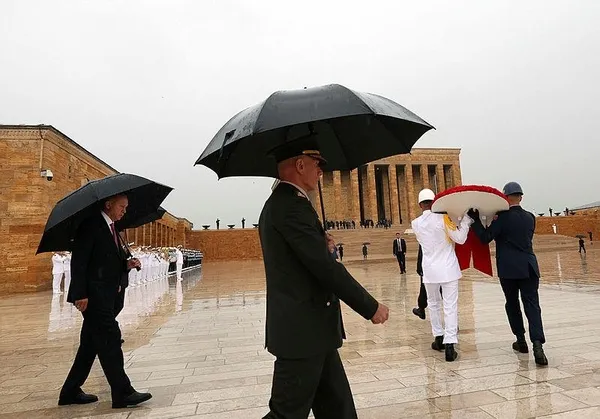 turkiye-yuzyili-basladi-ankarada-tarihi-toren-baskan-erdogan-once-mazbatasini-aldi-sonra-yemin-etti-1685799074236.jpeg Türkiye Yüzyılı başladı! Ankara'da tarihi tören: Başkan Erdoğan önce mazbatasını aldı sonra yemin etti - 6