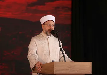 Diyanet İşleri Başkanı Erbaş fethin yıl dönümünde İstanbul'da sabah namazı programına katıldı