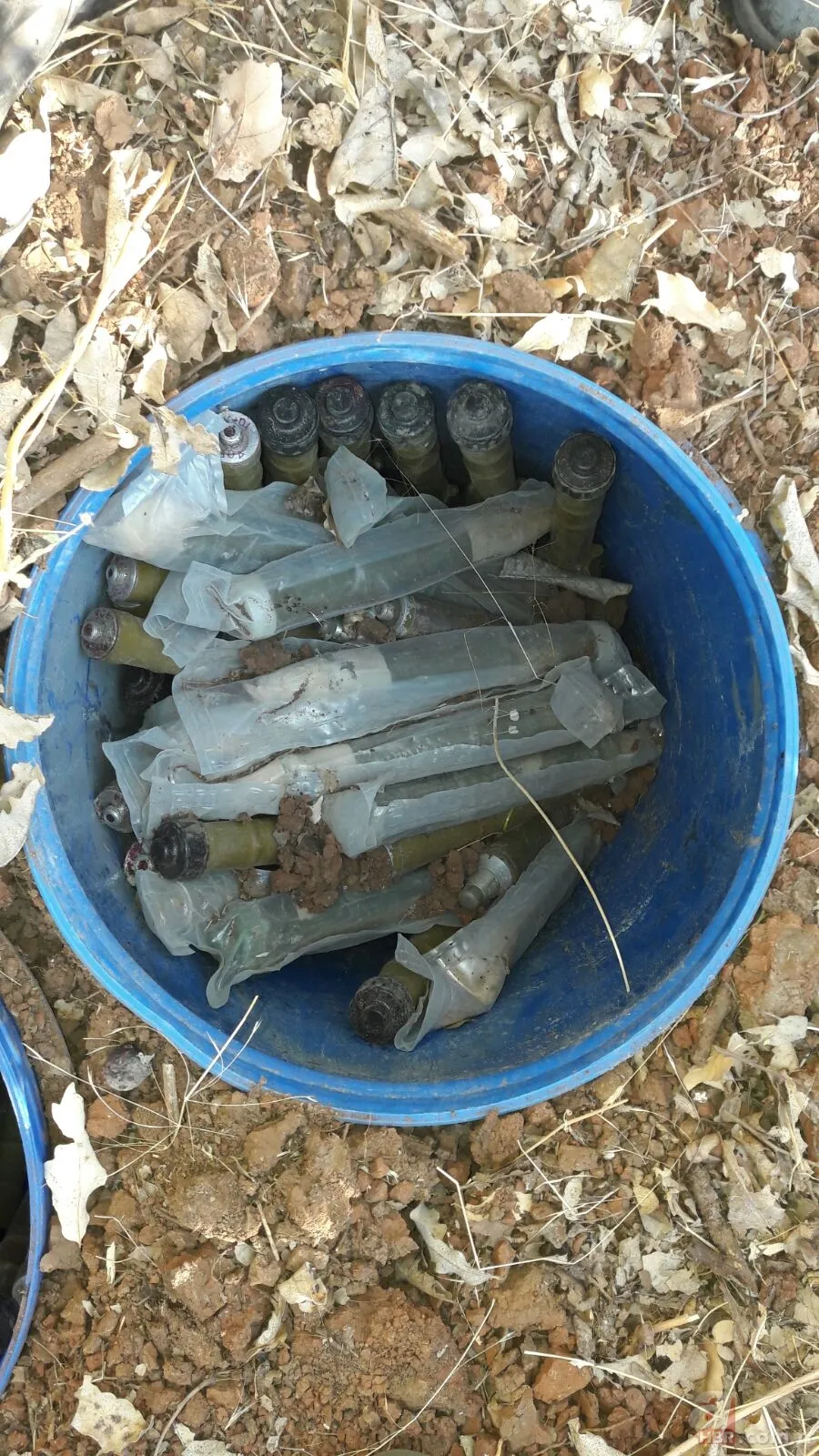 PKK'nın toprağa gömülü cephanesi ele geçirildi 2