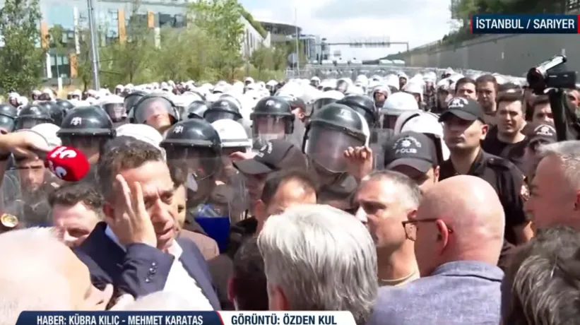 CHP’lilerden devlet memurlarına saldırı girişimi! A Haber polise yapılan saldırıları görüntüledi