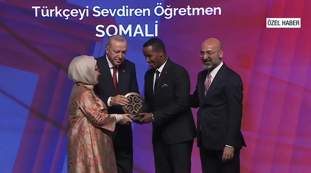 Başkan Erdoğan’ın elinden ödül alan öğrenciler o anları A Haber’e anlattı