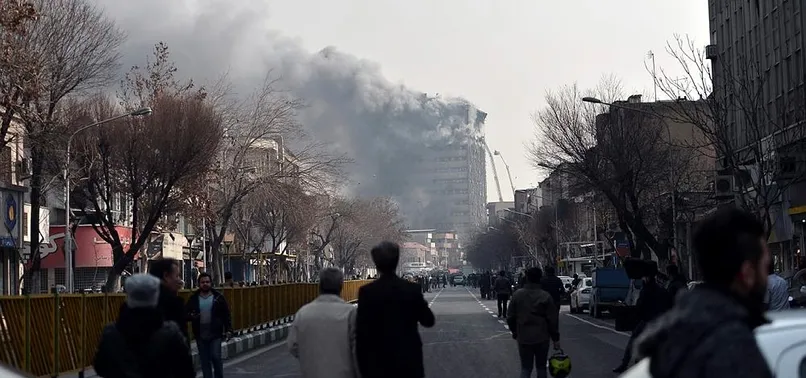 İran'da 17 katlı iş yeri çöktü, 30 itfaiyeci öldü
