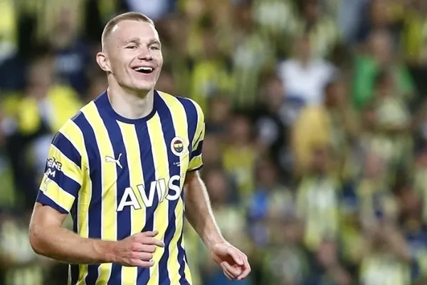 1689891437684.jpg Fenerbahçe'de Attila Szalai ile yollar ayrılıyor! Yıldız oyuncuya görüşmeler için izin verildi - 1