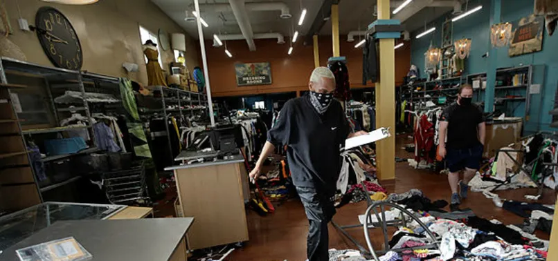 George Floyd protestoları ABD'yi savaş alanına çevirdi! Protestocular dükkan sahibini linç etti