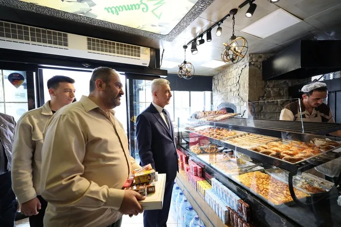 Milli destek vakti! Bakanlar boykot çağrılarına karşı alışveriş yaparak esnafa destek oldu