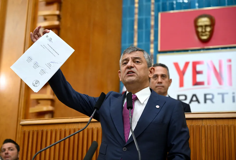 Özgür Özel gözünü CHP'nin üyelerine dikti: "Yeni CHP biziz" algısı için düğmeye basıldı! Hedef 1.5 milyon üyeyi safına çekmek - 6