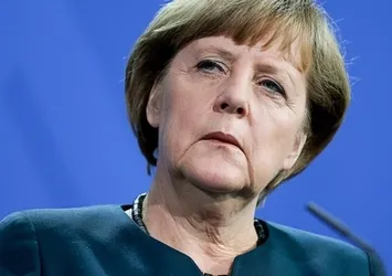 Merkel adaylık kararını verdi