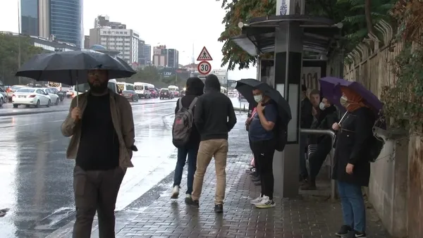 istanbullular-yagmura-hazirliksiz-yakalandi-1632377158079.jpg İstanbullular yağmura hazırlıksız yakalandı - 1