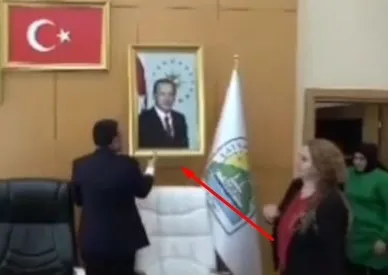 baskan-erdoganin-fotografini-indiren-demli-belediye-baskanina-sorusturma-1717689712045.jpg Başkan Erdoğan'ın fotoğrafını indiren DEM'li belediye başkanına soruşturma - 2