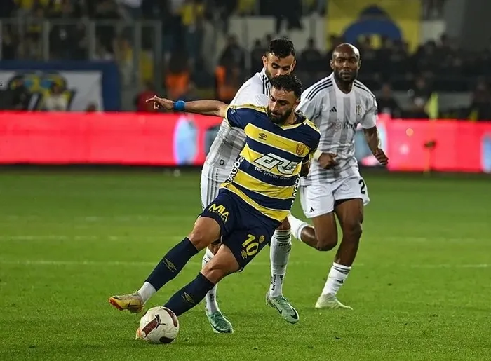 gol-kralliginda-kiran-kirana-yaris-kim-kac-gol-atti-iste-o-liste-1714255076615.jpeg Gol krallığında kıran kırana yarış! Süper Lig'de kim kaç gol attı? İşte o liste...