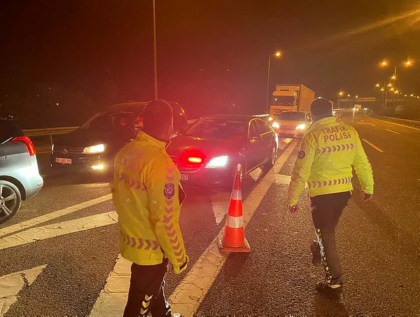 Son dakika: Bolu Dağı Tüneli'nin Düzce girişinde heyelan meydana geldi! Yol trafiğe kapatıldı - 2
