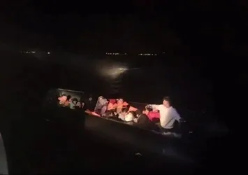 İzmir açıklarında 58 düzensiz göçmen yakalandı