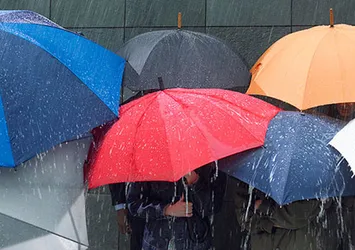 İstanbul'da beklenen yağmur yağdı