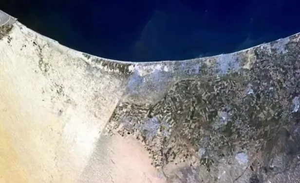 Sınır kafenin ortasından geçiyor! Görenleri hayrete düşüren dünyanın en ilgin ülke sınırları - 6