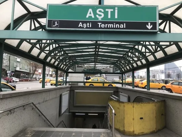 mansur-yavas-ankaradaki-toplu-ulasim-krizini-cozemiyor-yuzlerce-kisi-magdur-1691560035935.jpg Mansur Yavaş Ankara’daki toplu ulaşım krizini çözemiyor! Yüzlerce kişi mağdur… - 1