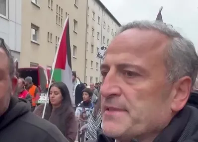 Almanya’da Gazze için bir kalp yürüyüşü