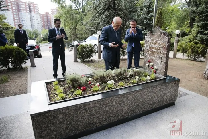 MHP Genel Başkanı Devlet Bahçeli, Alparslan Türkeş’in anıt mezarını ziyaret etti