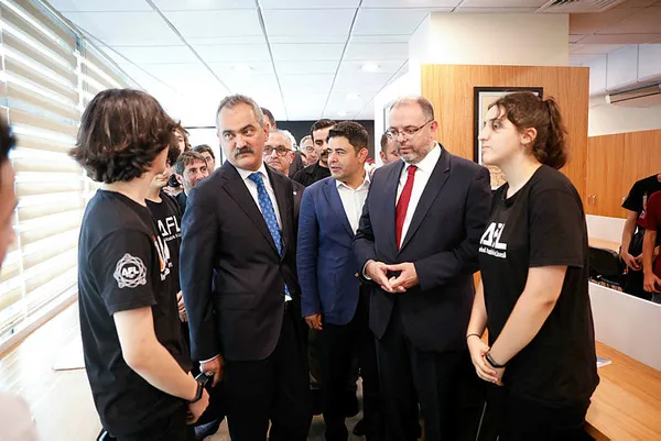 Milli Eğitim Bakanı Mahmut Özer’den müfredat açıklaması! Yeni ders mi geliyor?