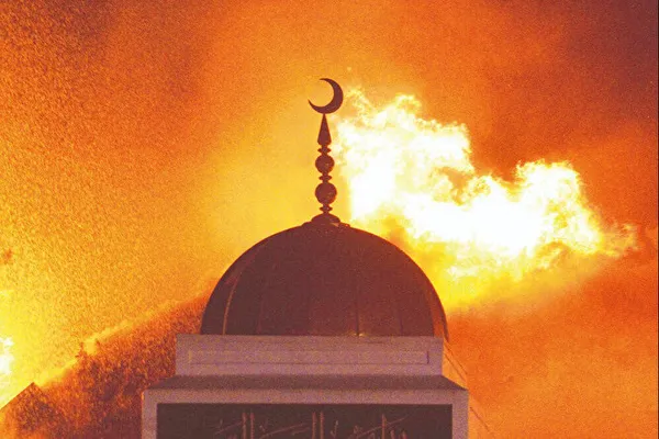 1688437438898.jpg Terör yuvası İsveç İslam'la savaş halinde: Mahkeme kararıyla Kur'an yaktırıyorlar - 4