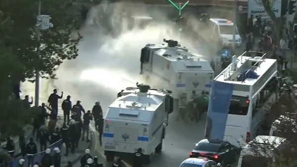 1683492425953.jpg Erzurum'daki olaylarda gerçek bambaşka çıktı! HDPKK ve CHP'li grupların halka taş attığı anlar kamerada! Hadi bunu da açıkla İmamoğlu - 3