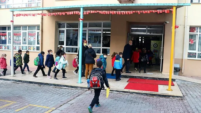 milli-egitim-bakani-yusuf-tekinden-flas-yeni-mufredat-aciklamasi-tarih-verildi-1714038943935.jpeg Milli Eğitim Bakanı Yusuf Tekin'den flaş yeni müfredat açıklaması! Tarih verildi - 4