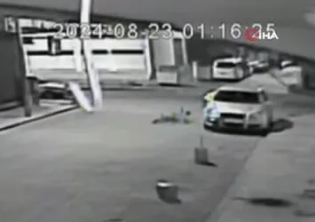 Otomobilden elektronik cihazları çaldı