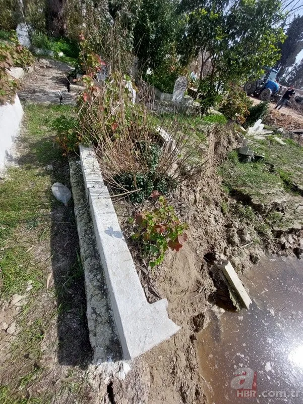 Depremler mezarlığı da tahrip etti! 50 mezar kayboldu