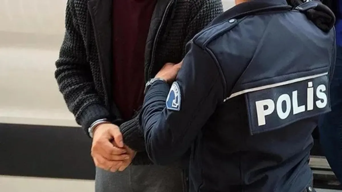 Araçta uyuşturucu ile yakalanan iki kişi gözaltına alındı