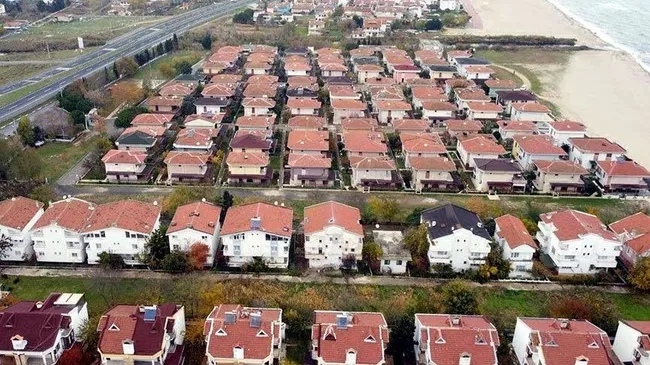 Pandemi nedeniyle yazlık bölgelerde nüfus arttı! Markalar yeni mağazalar açtı dükkan kiraları yükseldi