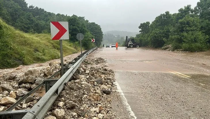 Sağanak yağış Düzce'de hayatı felç etti! Batı Karadeniz'de sel ve heyelan tehlikesi