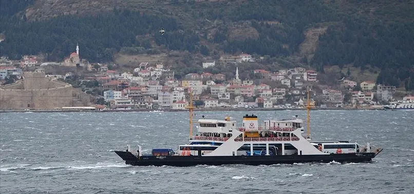 Bozcaada'ya fırtına engeli! Feribot seferleri iptal edildi