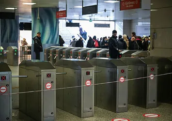 Yola çıkacaklar dikkat! İstanbul'da bazı metro seferler yapılamıyor