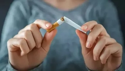 Ha fumato una sigaretta elettronica ed è stato ricoverato in ospedale! Ha implorato tutti sulla barella: non bevete