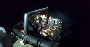 İzmir’de 60 kaçak göçmen kurtarıldı