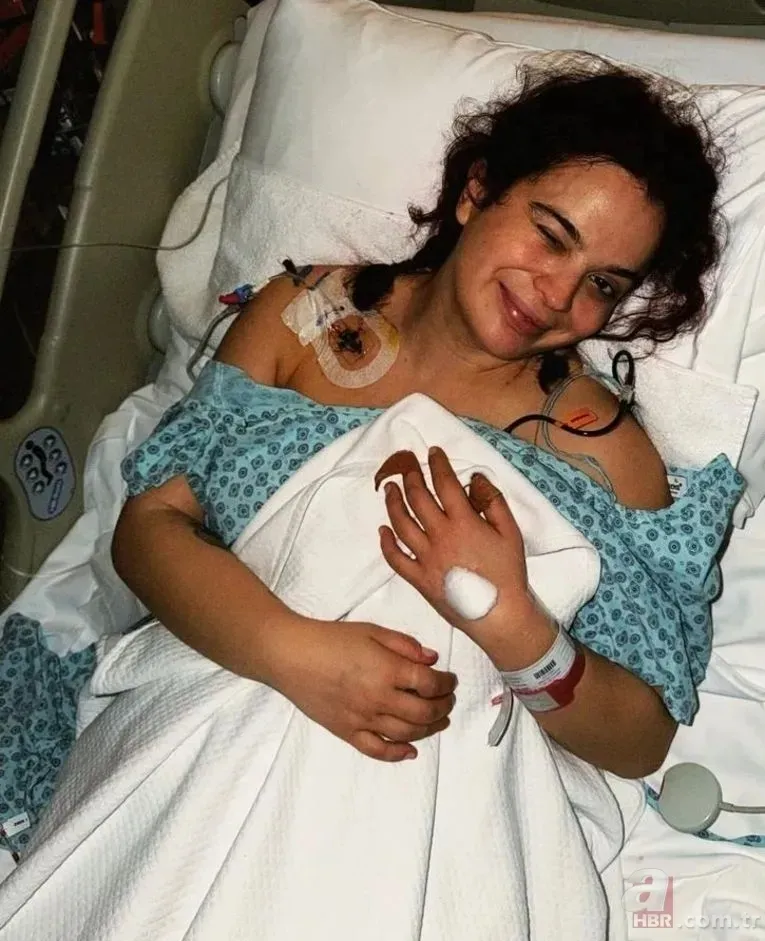 asli-bekiroglundan-gozyaslari-icinde-paylasim-doktorlar-ne-yapacaklarini-bilmiyorlar-1776367505155.jpeg İki yılda yedi kez ameliyat olan Bekiroğlu yaşadığı süreci “ölümden dönmek” olarak anlattı.