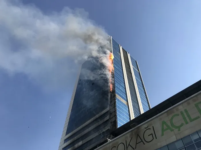 Ankara'da plazada korkutan yangın! Vali Şahin'den flaş açıklama - 1