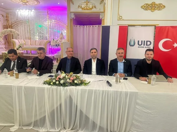 2023 seçimleri için start verildi: Başkan Erdoğan Lyon’daki Türk vatandaşlarına telefonla seslendi: Büyük zafer elde edeceğiz