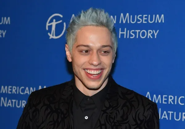 kim-kardashian-sevgilisi-kimdir-kim-kardashianin-14-yas-kucuk-sevgilisi-pete-davidson-kimdir-1637306610443.jpg Kim Kardashian’ın 14 yaş küçük sevgilisi Pete Davidson kimdir? Kim Kardashian sevgilisi kimdir? - 3
