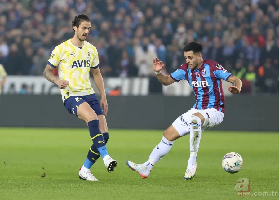 Trabzonspor-Fenerbahçe maçında tribünde Trabzon vurgulu koreografi: "Vatan bölünmez tektir" 8