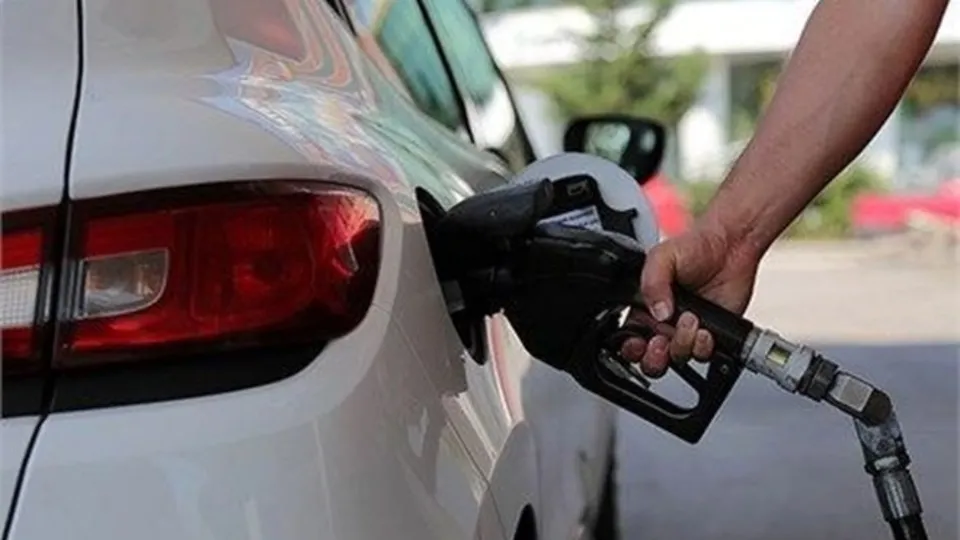 Son dakika: Benzine 9 kuruşluk indirim