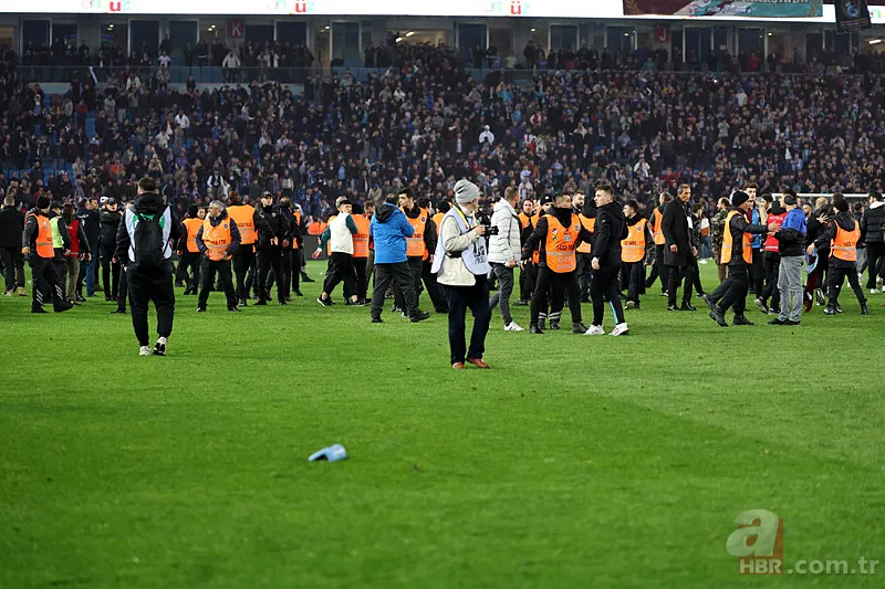 Akyazı'da olay var! Maç sonu sahaya giren taraftarlar Fenerbahçeli futbolcular ile kavga etti | Soruşturma başlatıldı 23