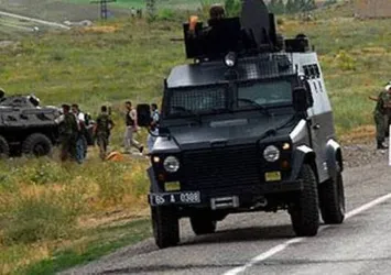 Van'da askeri araca bombalı saldırı!