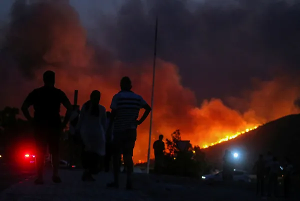 Yangın Muğla Milas’taki Kemerköy Termik Santrali’ne yaklaştı! A Haber ekibi olay yerinde