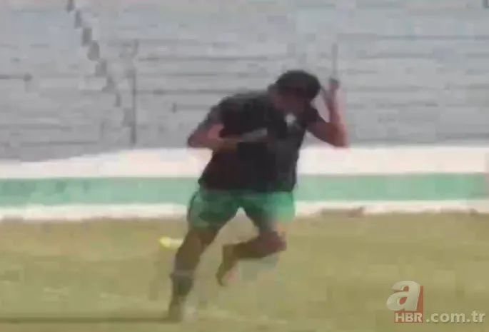 Futbolcular neye uğradıklarını şaşırdı! Futbol sahasını bastılar 7