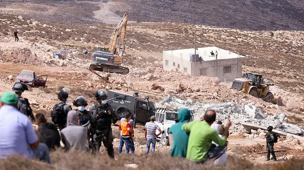 Yahudiler Filistinlilerin evlerine saldırdı! Bir kız çocuğunu kaçırmak istediler