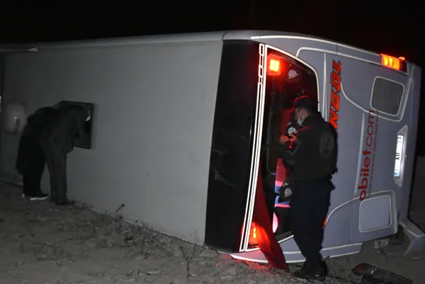 konyada-yolcu-otobusu-devrildi-yaralilar-var-1632109597821.jpg Konya’da yolcu otobüsü devrildi! Yaralılar var - 2