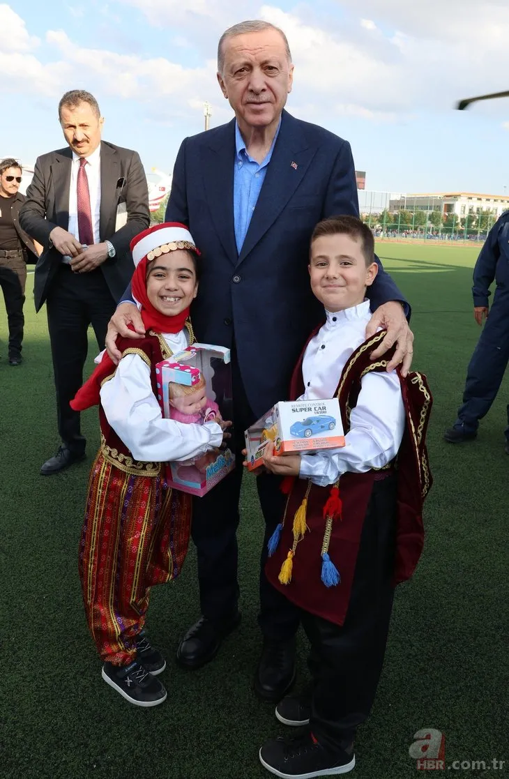 Başkan Erdoğan için gülümseten pankart: Kusura bakma Reis yaşımız yeni doldu