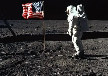 Ay'a ayak basan son astronot Gene Cernan öldü