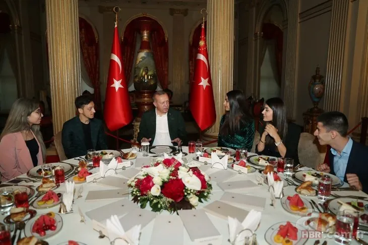 Başkan Erdoğan gençlerle iftarda bir araya geldi