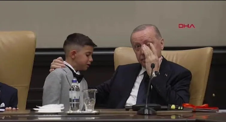 a-haberin-o-goruntuleri-baskan-erdogani-ve-minik-mutlu-cani-aglatti-1776956564175.jpg Külliye'de duygu dolu anlar! O görüntüleri A Haber ekranlara taşımıştı (Fotoğraf: ahaber.com.tr)